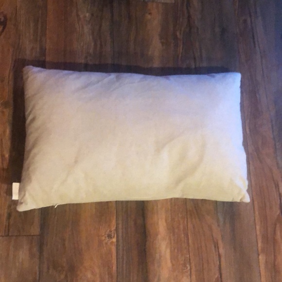 Believe lumbar Christmas pillow - Picture 2 of 5